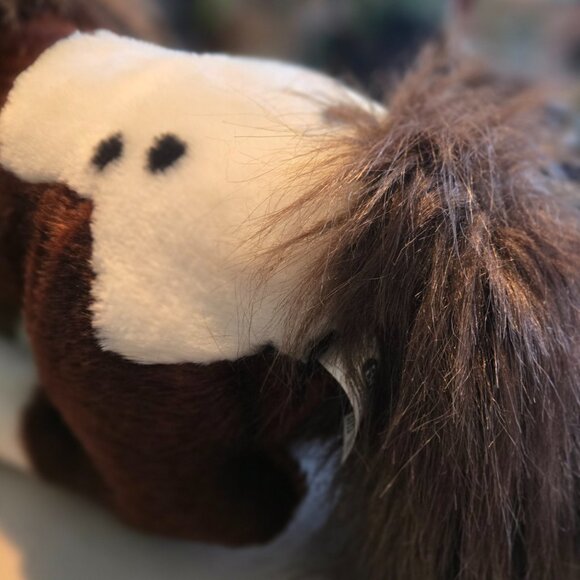 BREYER RESTING LARGE BROWN WHITE HORSE DISPLAYED ONLY - Picture 3 of 12